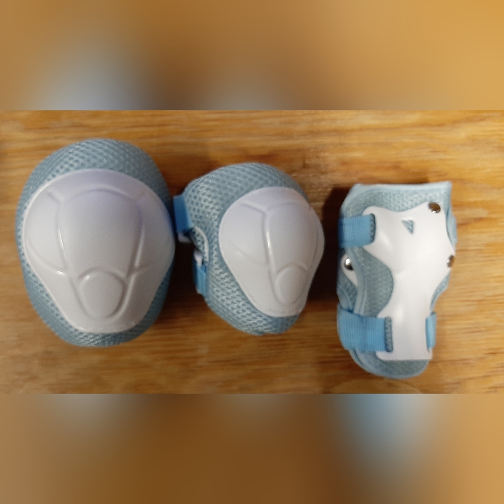 3pc protective gear set for ages 3 to 8.